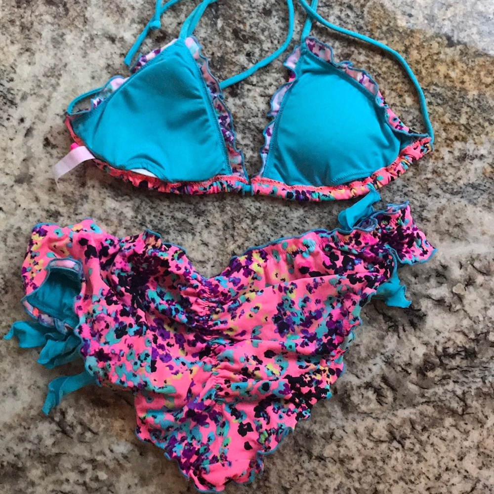 Bikini - Picture 2 of 2